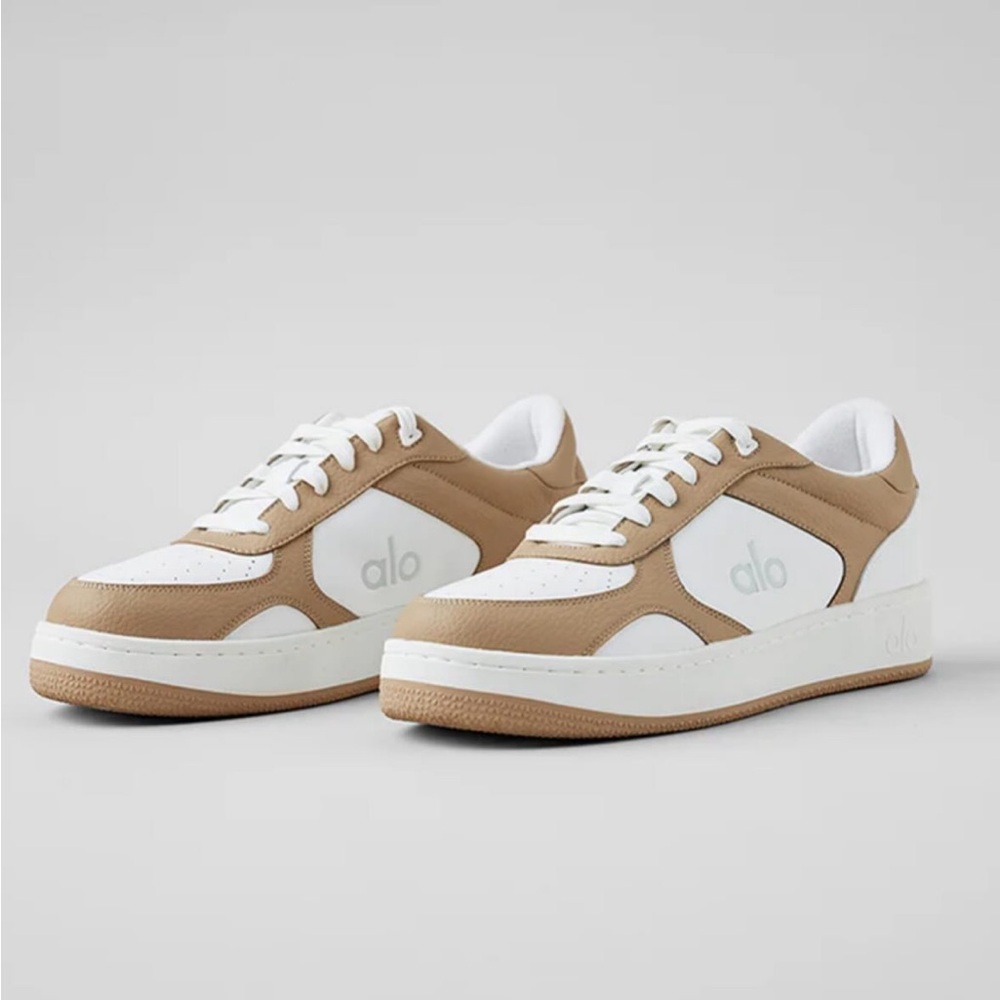 ALO Yoga Women’s White and Tan Low-Top Leather Sneakers